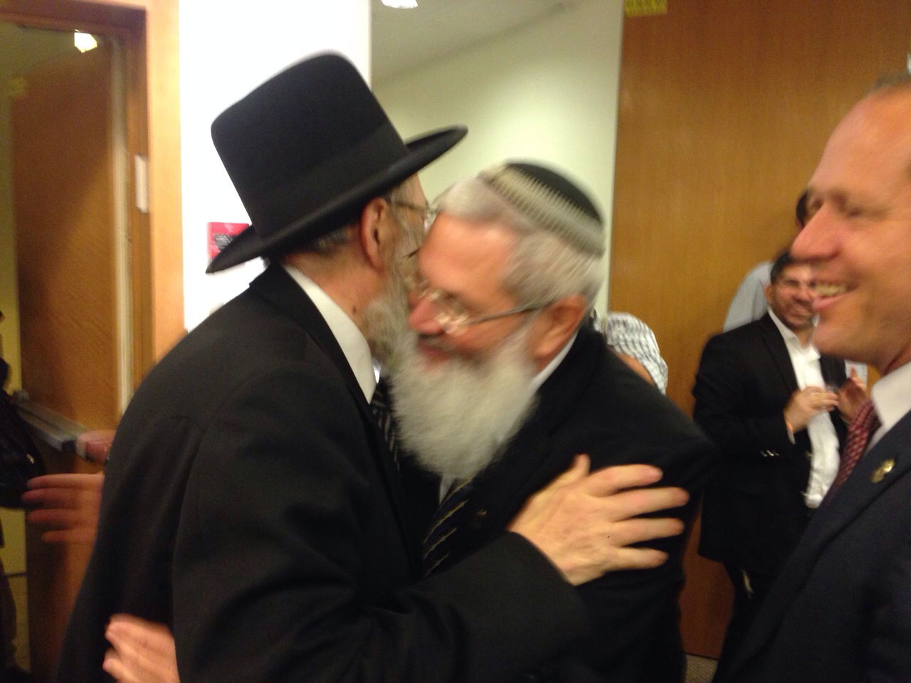 צפו בוידאו: נתניהו מברך את הרבנים הנבחרים שלמה עמאר ואריה שטרן