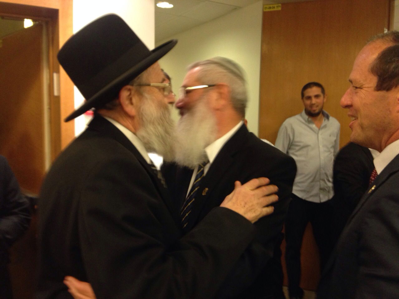 צפו בוידאו: נתניהו מברך את הרבנים הנבחרים שלמה עמאר ואריה שטרן