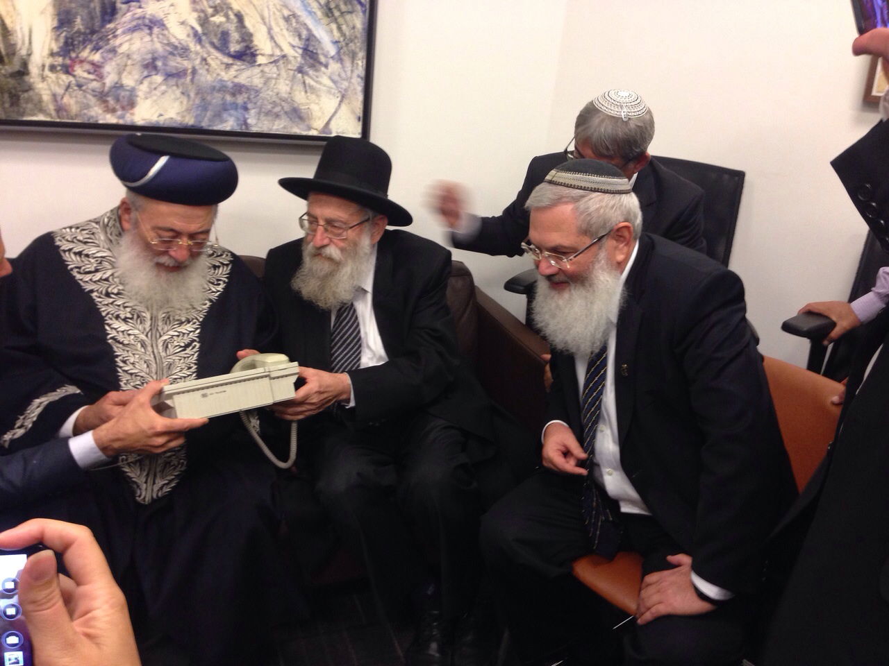 צפו בוידאו: נתניהו מברך את הרבנים הנבחרים שלמה עמאר ואריה שטרן