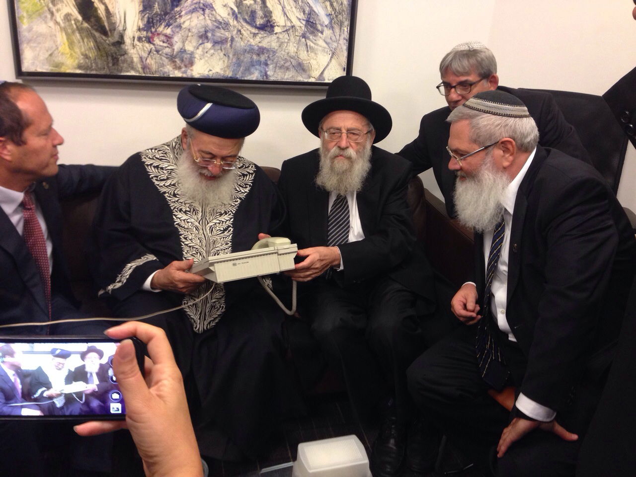 צפו בוידאו: נתניהו מברך את הרבנים הנבחרים שלמה עמאר ואריה שטרן