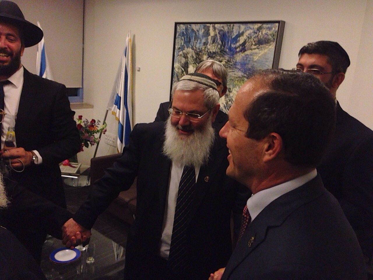 צפו בוידאו: נתניהו מברך את הרבנים הנבחרים שלמה עמאר ואריה שטרן