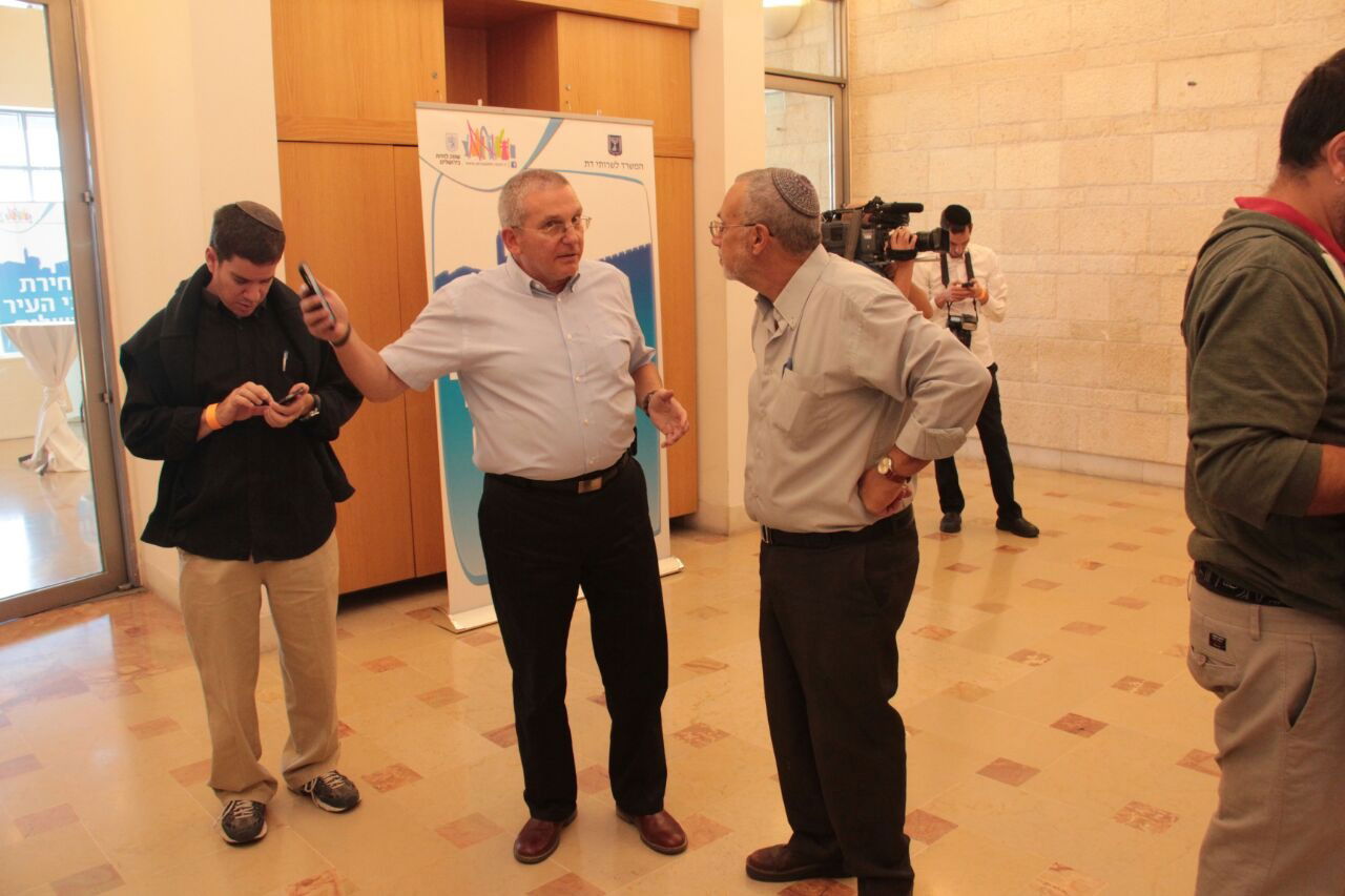 הקרב על רבנות ירושלים: החלה ספירת הקולות • עדכונים שוטפים