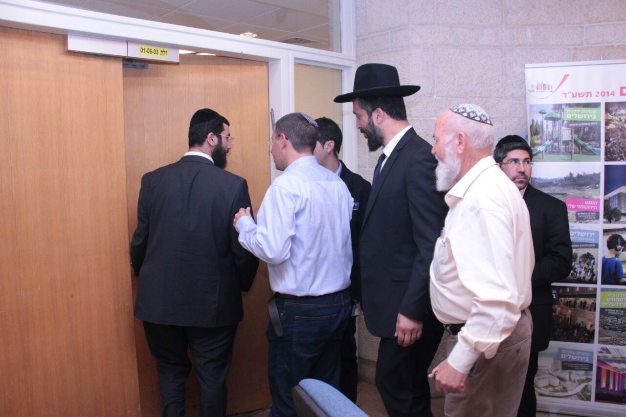 הקרב על רבנות ירושלים: החלה ספירת הקולות • עדכונים שוטפים