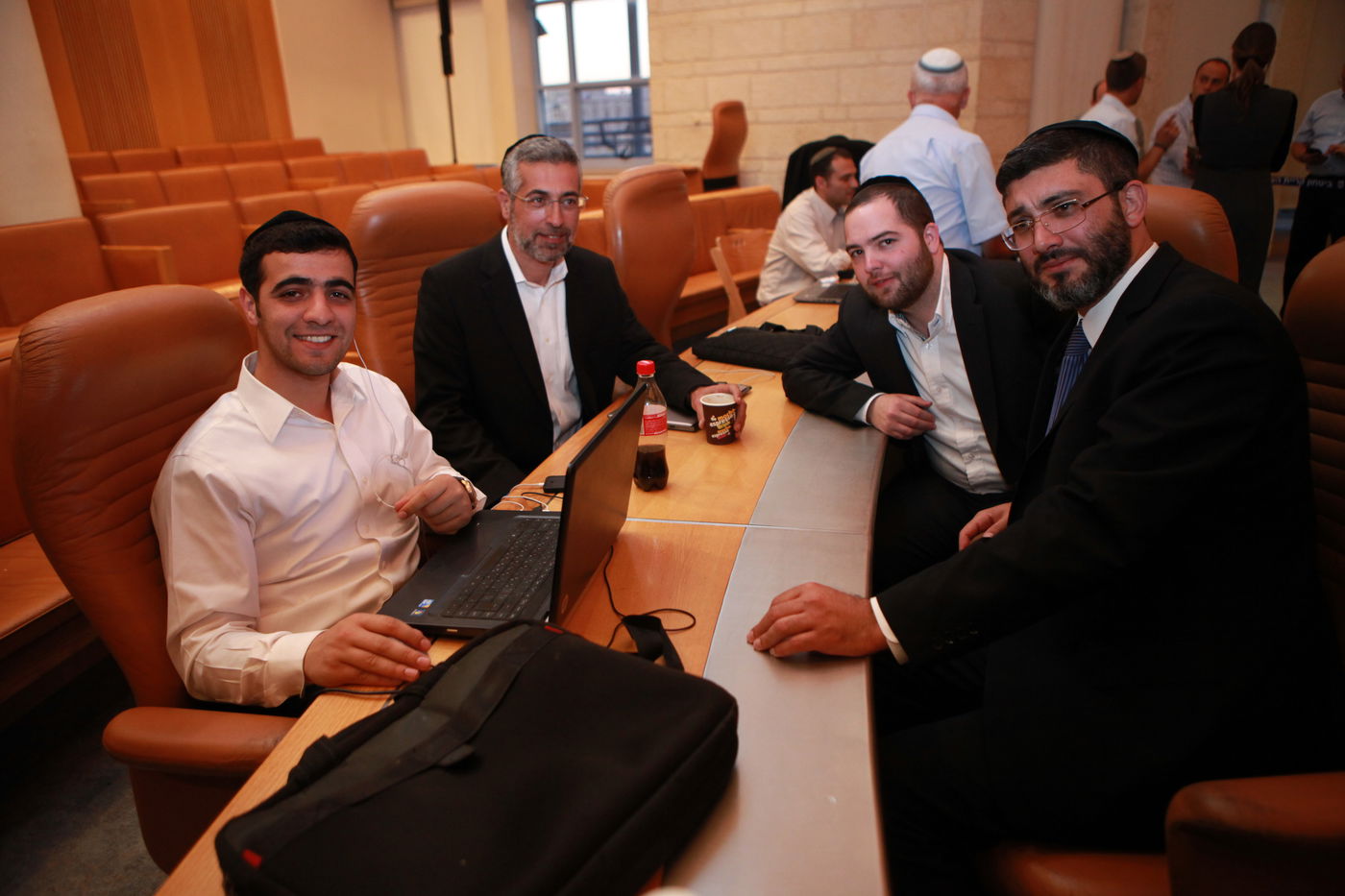 הקרב על רבנות ירושלים: החלה ספירת הקולות • עדכונים שוטפים