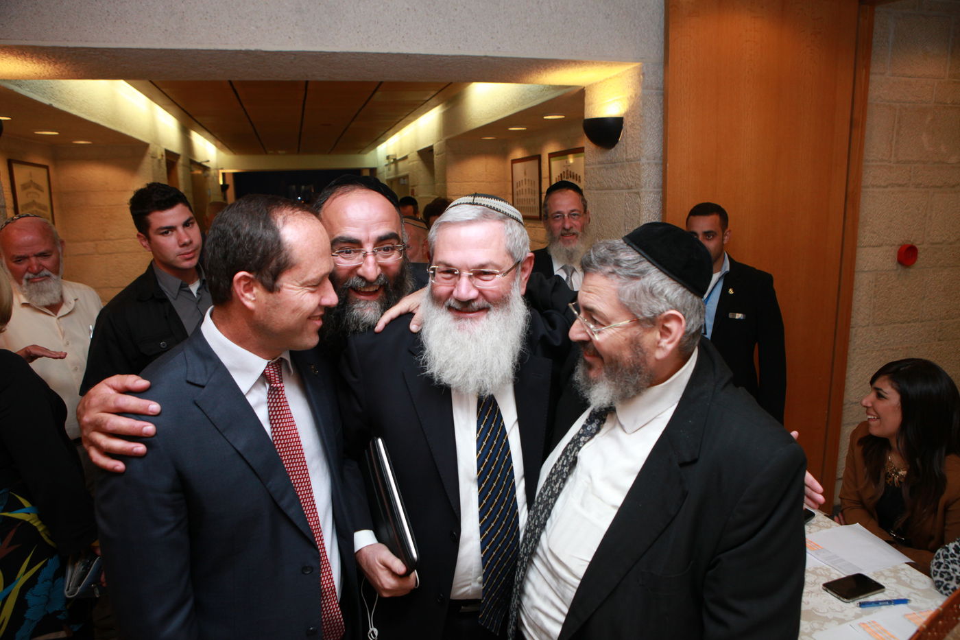 הקרב על רבנות ירושלים: החלה ספירת הקולות • עדכונים שוטפים