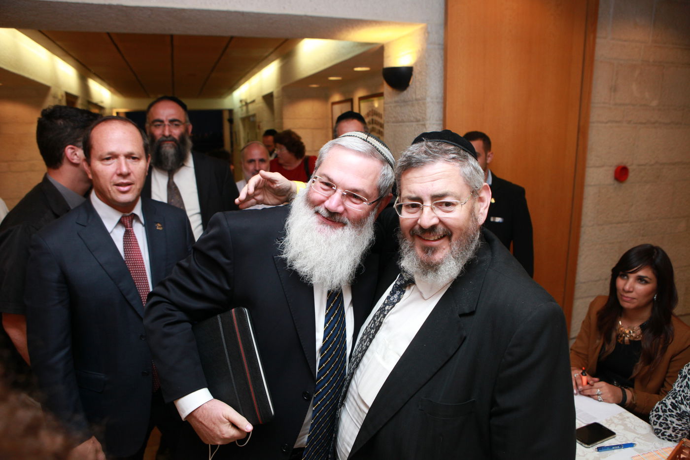 הקרב על רבנות ירושלים: החלה ספירת הקולות • עדכונים שוטפים