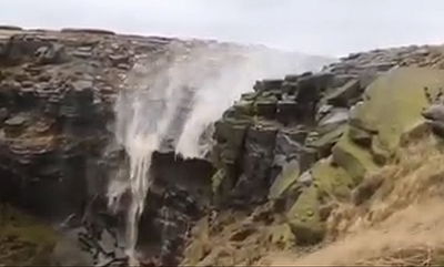 מטורף: סופת רוחות באנגליה עצרה את המפל