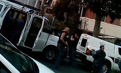 צפו בוידאו: ה"מחבלים" מפגינים, המשטרה נערכת