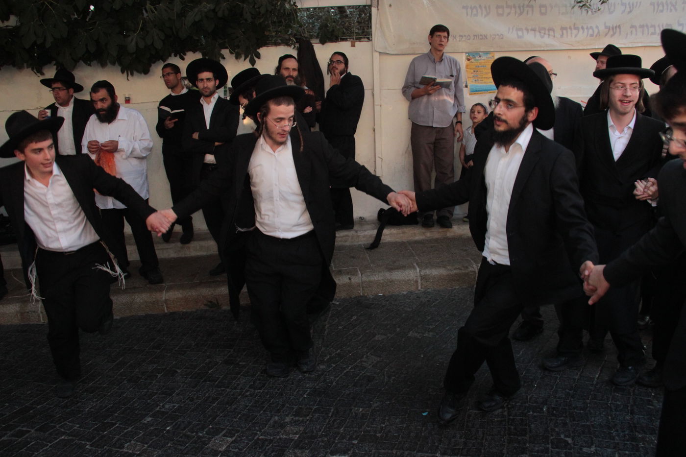 תיעוד: אלפים בהילולת 'שמעון הצדיק' בירושלים