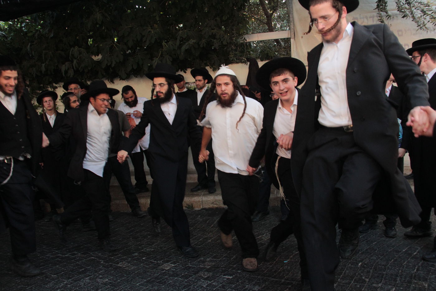 תיעוד: אלפים בהילולת 'שמעון הצדיק' בירושלים