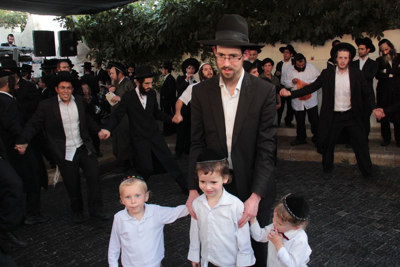 תיעוד: אלפים בהילולת 'שמעון הצדיק' בירושלים