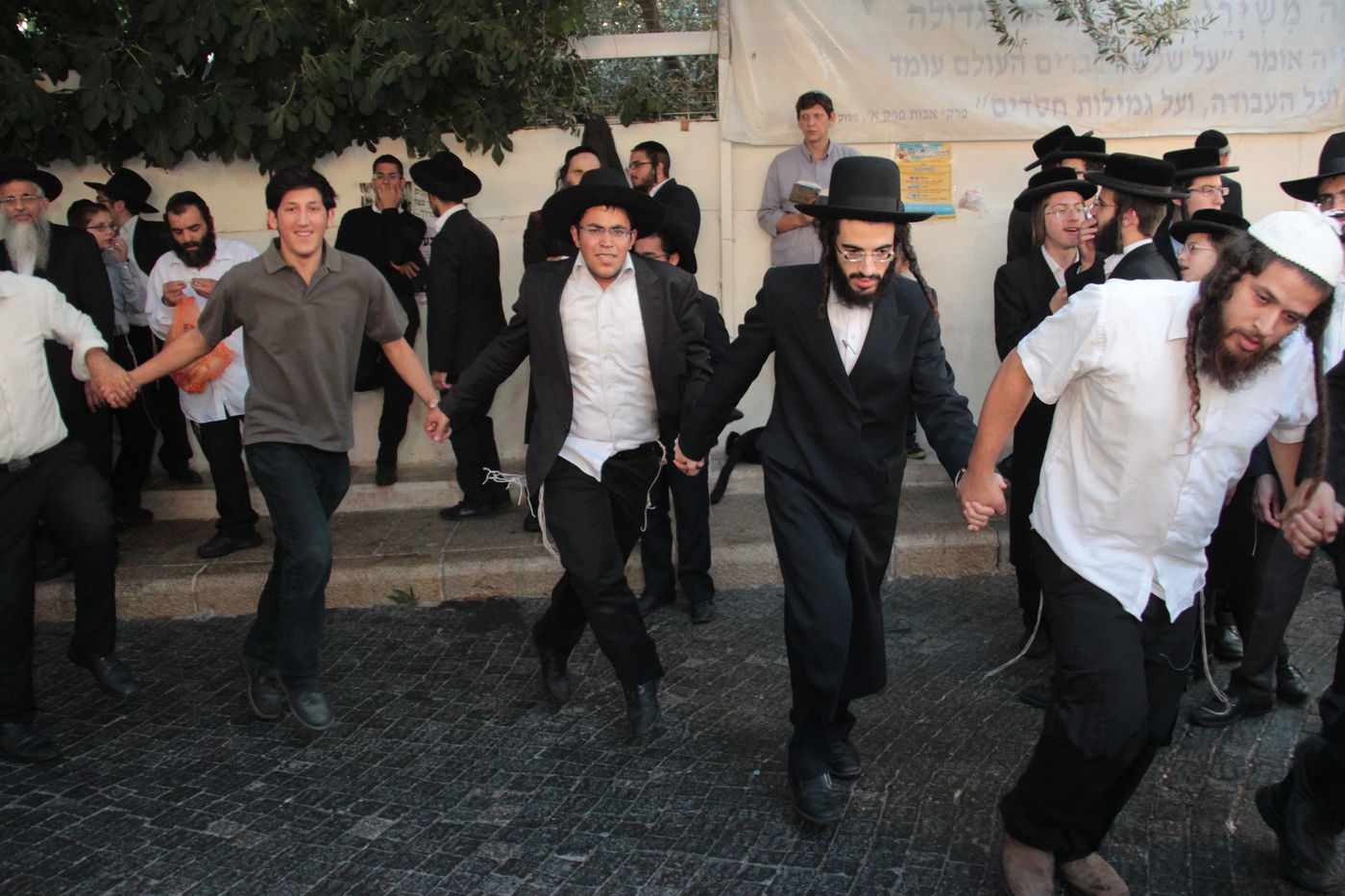 תיעוד: אלפים בהילולת 'שמעון הצדיק' בירושלים