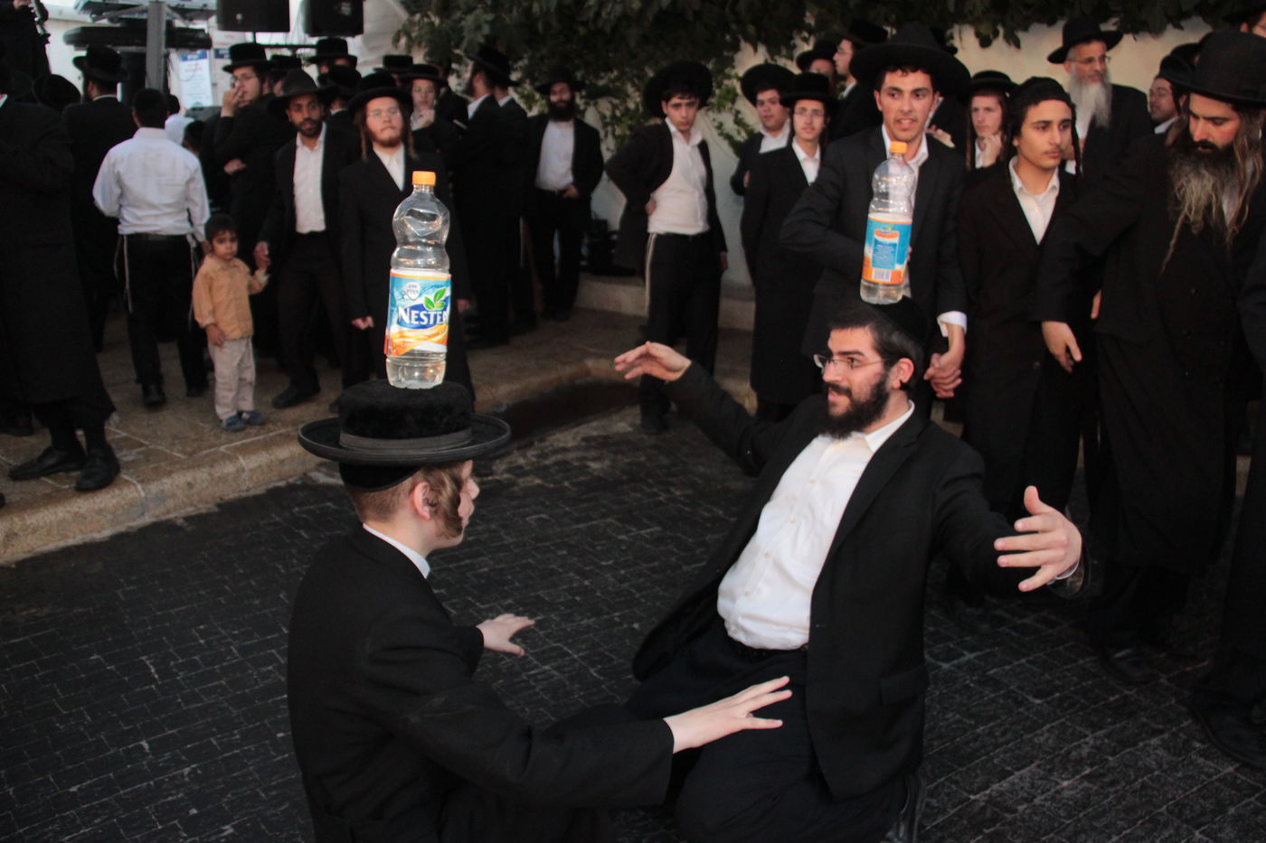 תיעוד: אלפים בהילולת 'שמעון הצדיק' בירושלים