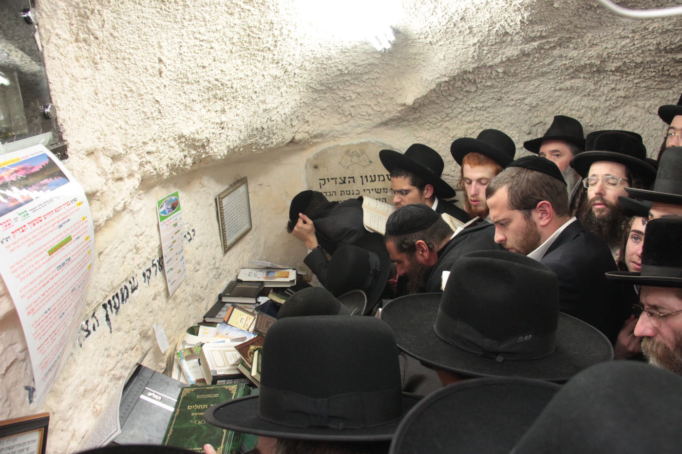 תיעוד: אלפים בהילולת 'שמעון הצדיק' בירושלים