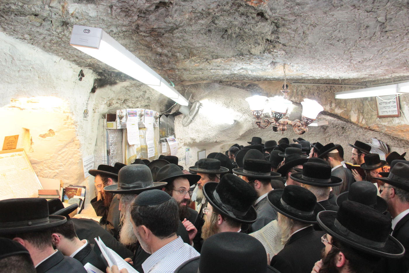 תיעוד: אלפים בהילולת 'שמעון הצדיק' בירושלים