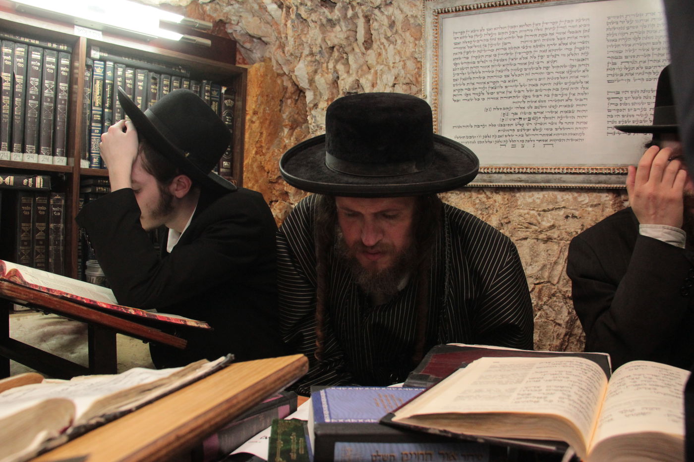 תיעוד: אלפים בהילולת 'שמעון הצדיק' בירושלים