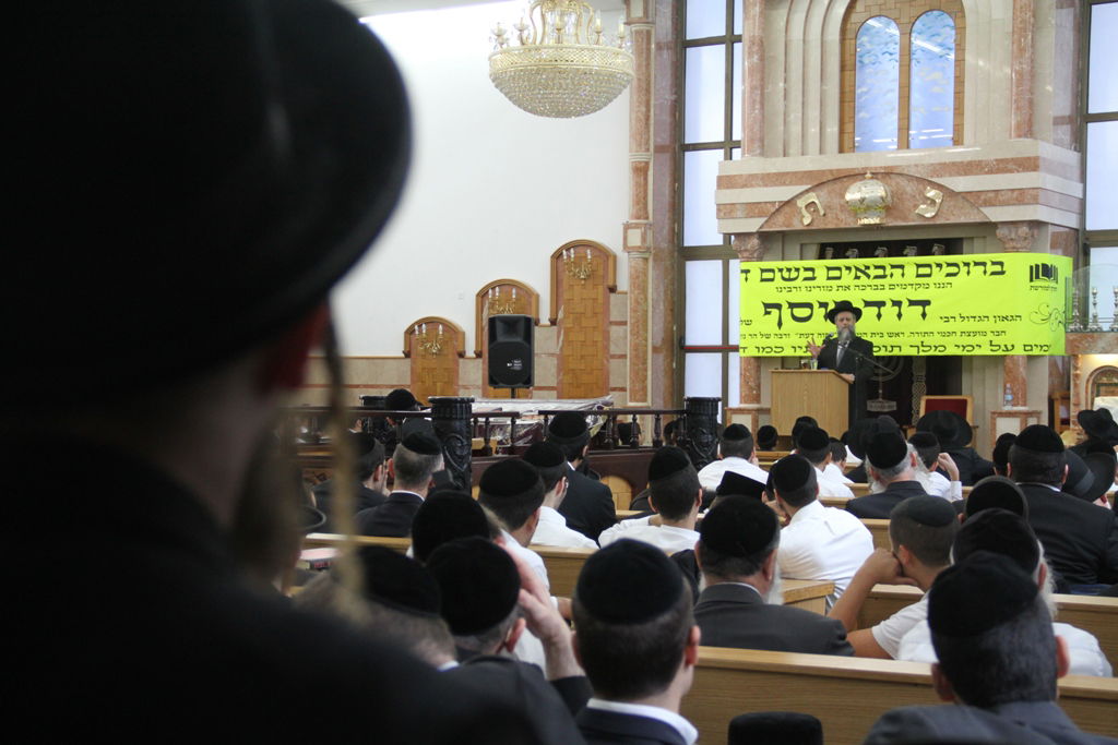 הגר"ד יוסף נעל את ישיבת בין הזמנים • תיעוד