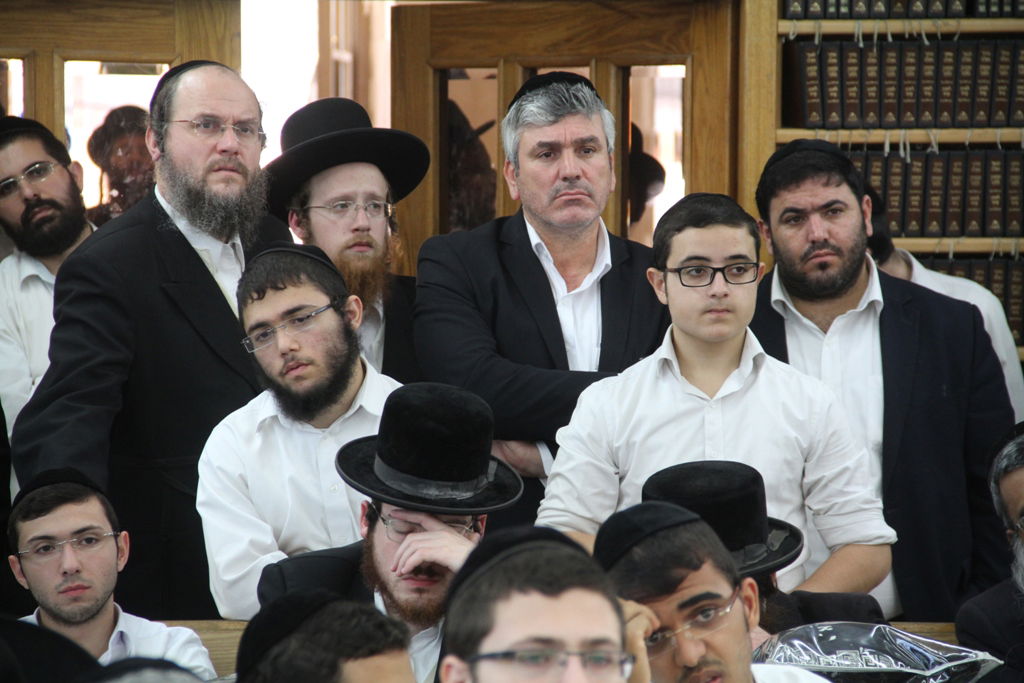 הגר"ד יוסף נעל את ישיבת בין הזמנים • תיעוד