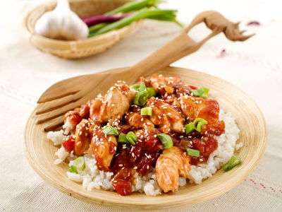 עוף במשרה מתוק חריף מצופה שומשום