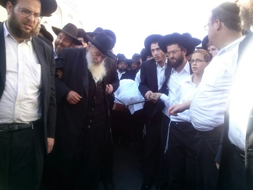 אלפים ליוו את הרבנית חסידה חדש ע"ה • תיעוד