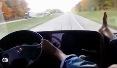 כמה טיפשות צריך בשביל לנהוג על משאית 'בלי ידיים'? • צפו