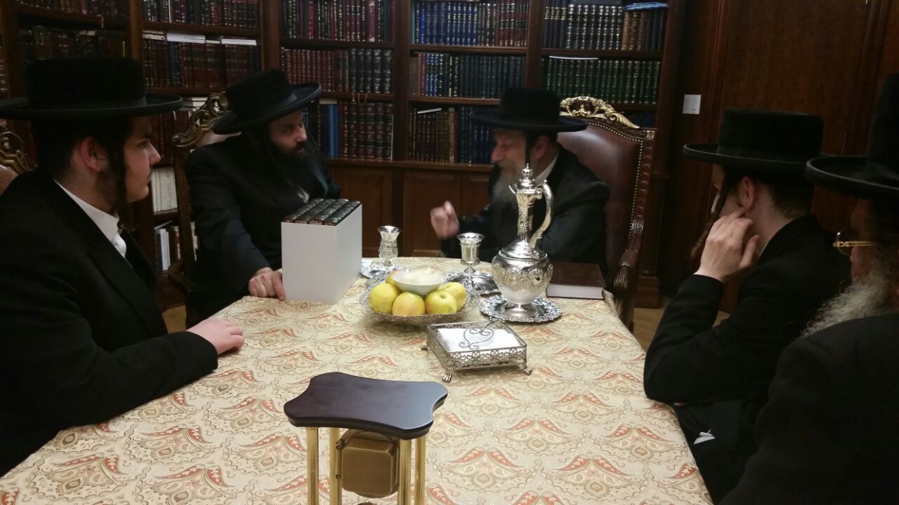 הרבי מסאטמר יחתן נכד במבנה ששימש את צבא ארצות הברית