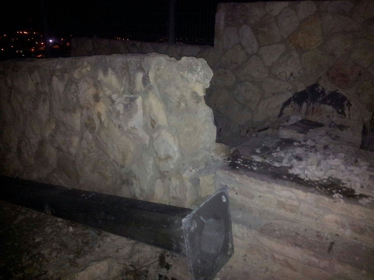 פורעים ערבים חיללו את חלקת גור בהר הזיתים, נתצו מצבות והבעירו אש