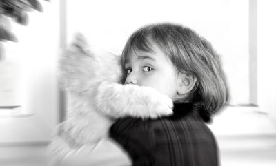 גזלייטינג: אלימות שקטה בתוך המשפחה