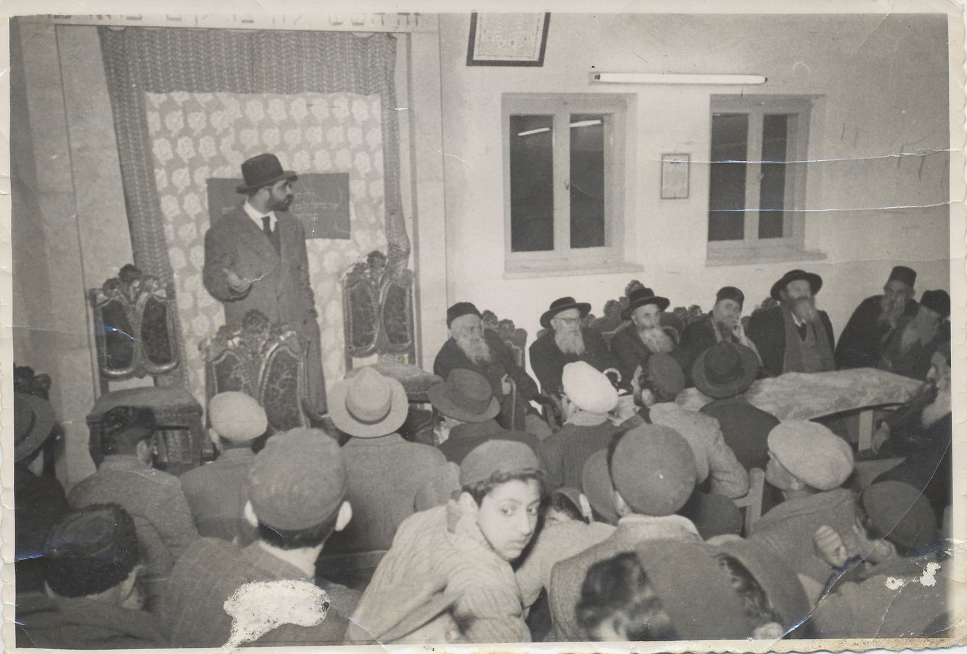 בהקמת ישיבת 'אור התורה'. מימין רבי אפרים כהן, רבי יצחק כדורי, רבי דוד יונג