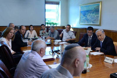 נתניהו קיים דיון ביטחוני על ירושלים: "סנקציות על מיידי אבנים"