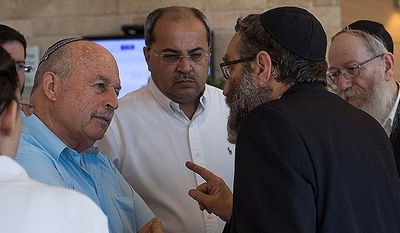 יעקב אשר ומשה גפני במתקפה על סלומינסקי: "ערמומי כמו הנחש"