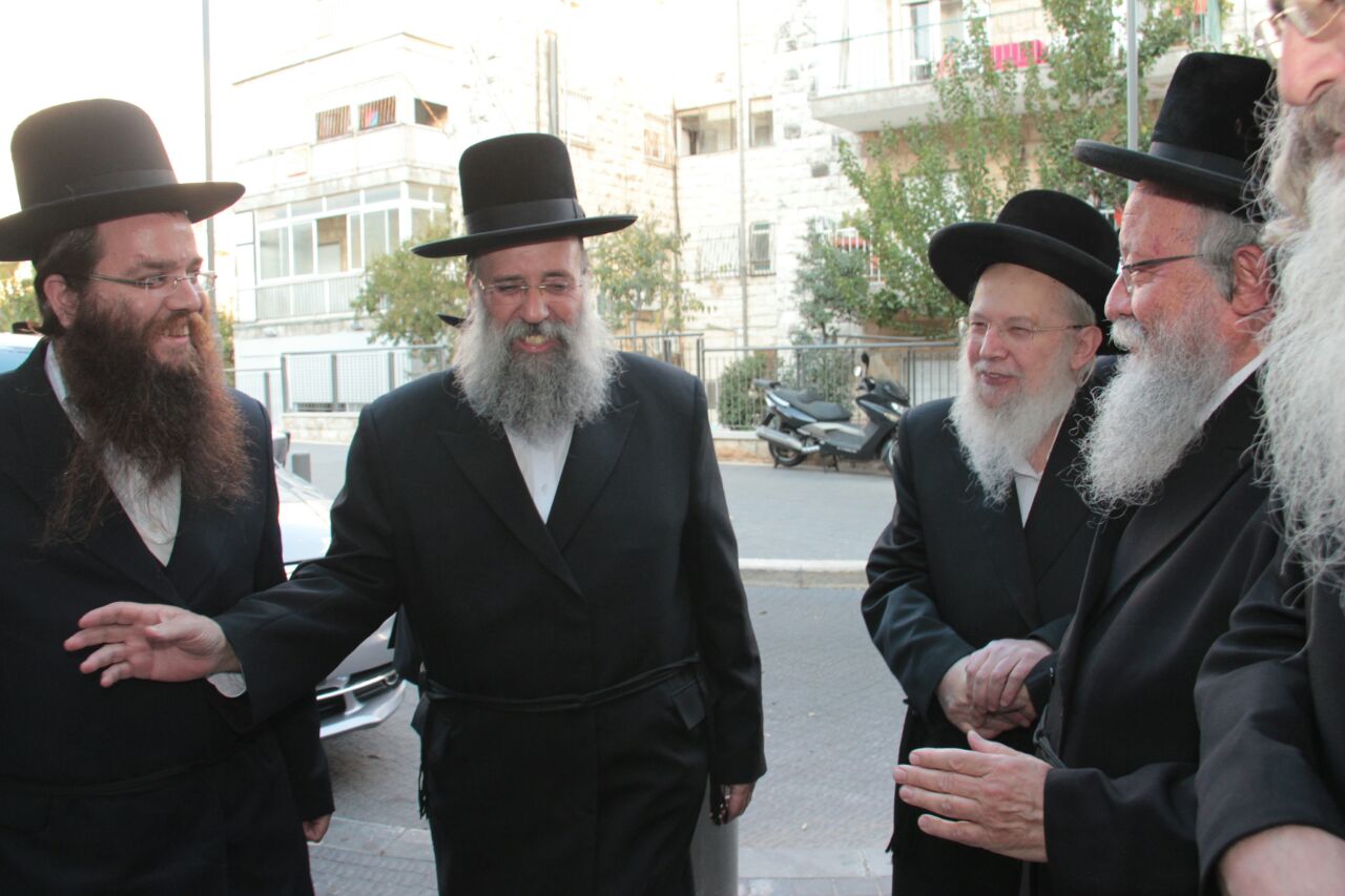 תיעוד: המועצת החסידית מתכנסת