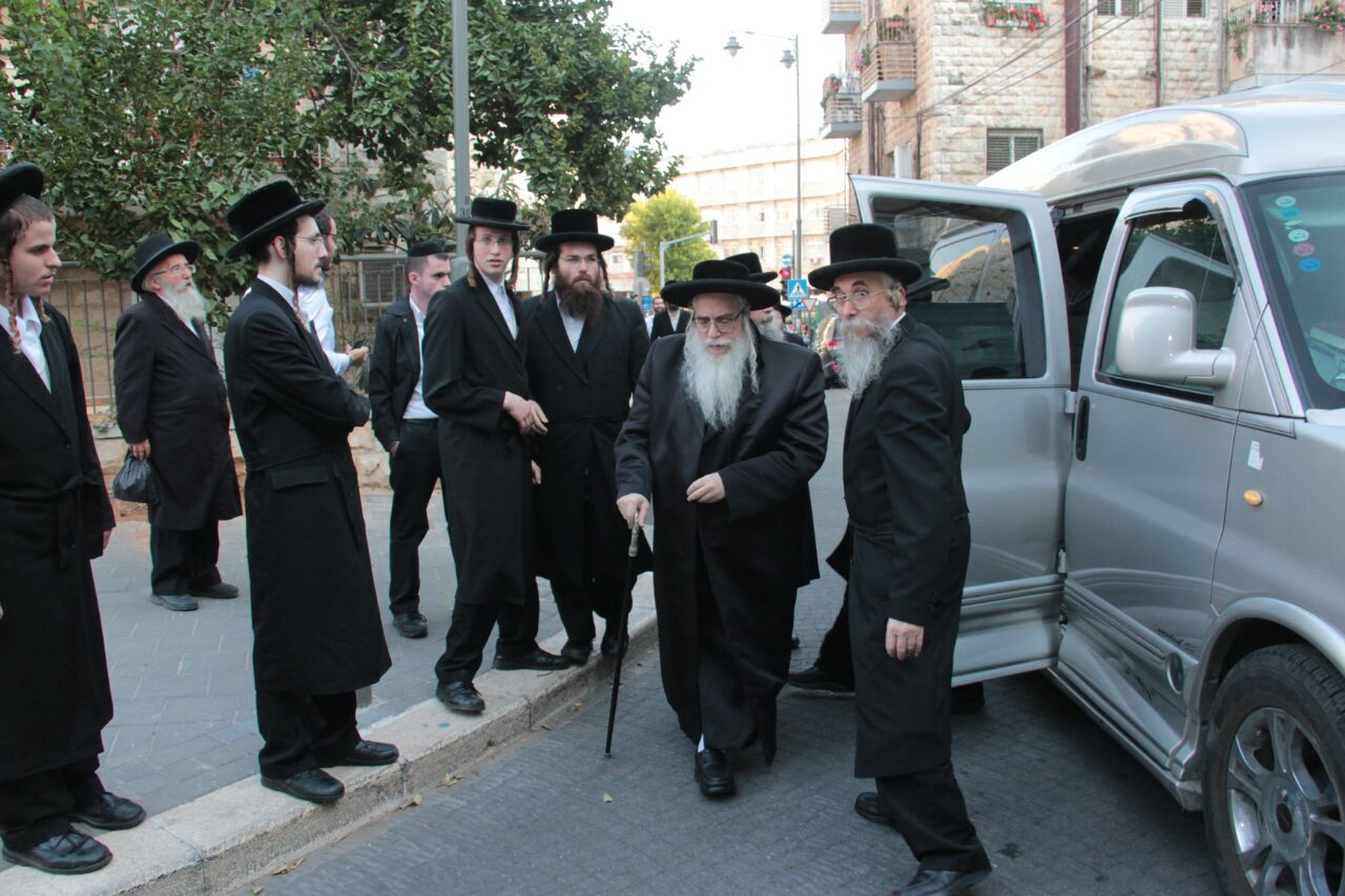 תיעוד: המועצת החסידית מתכנסת