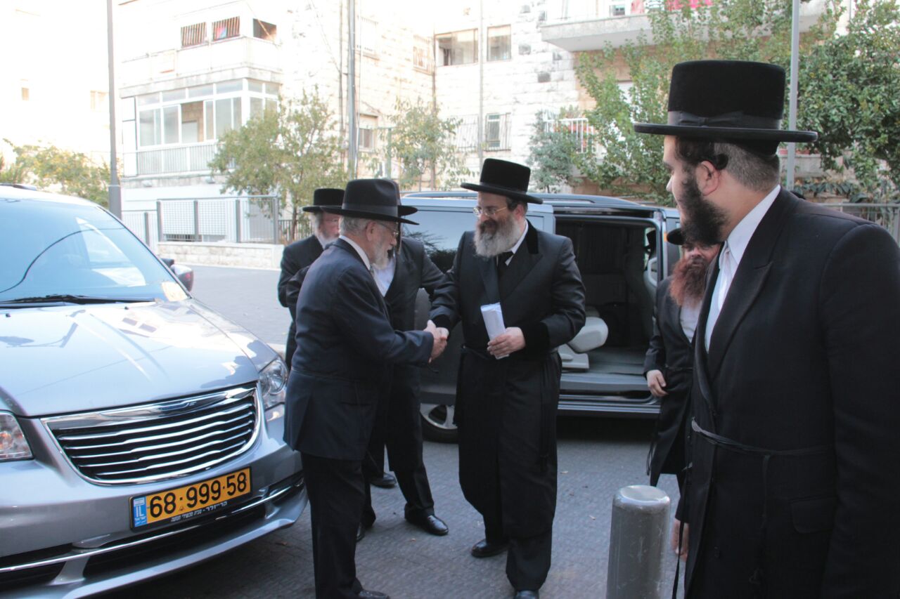 תיעוד: המועצת החסידית מתכנסת