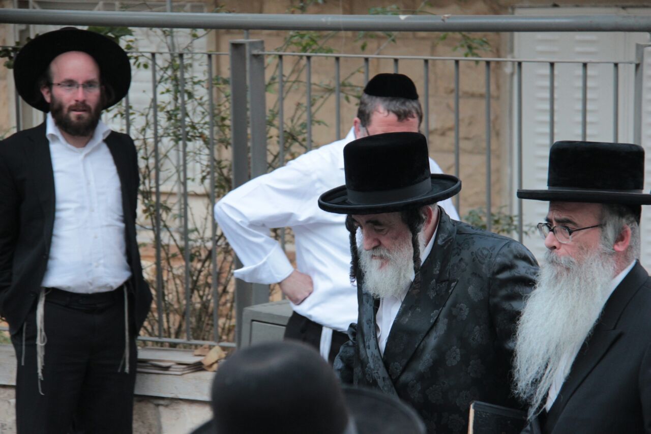 תיעוד: המועצת החסידית מתכנסת