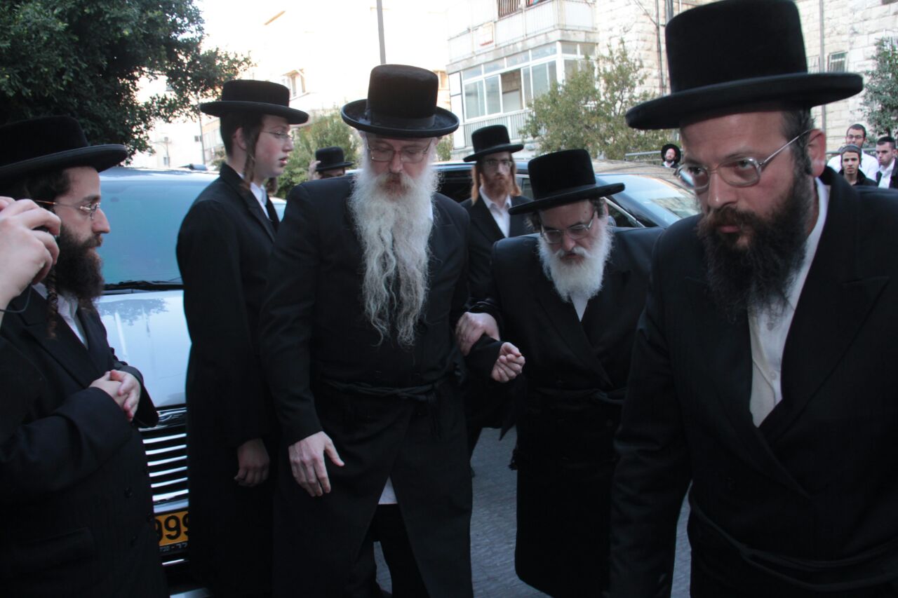 תיעוד: המועצת החסידית מתכנסת