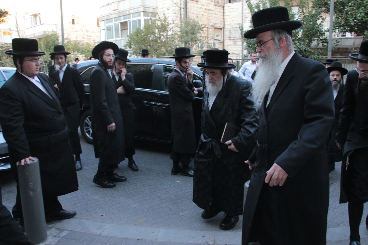 תיעוד: המועצת החסידית מתכנסת