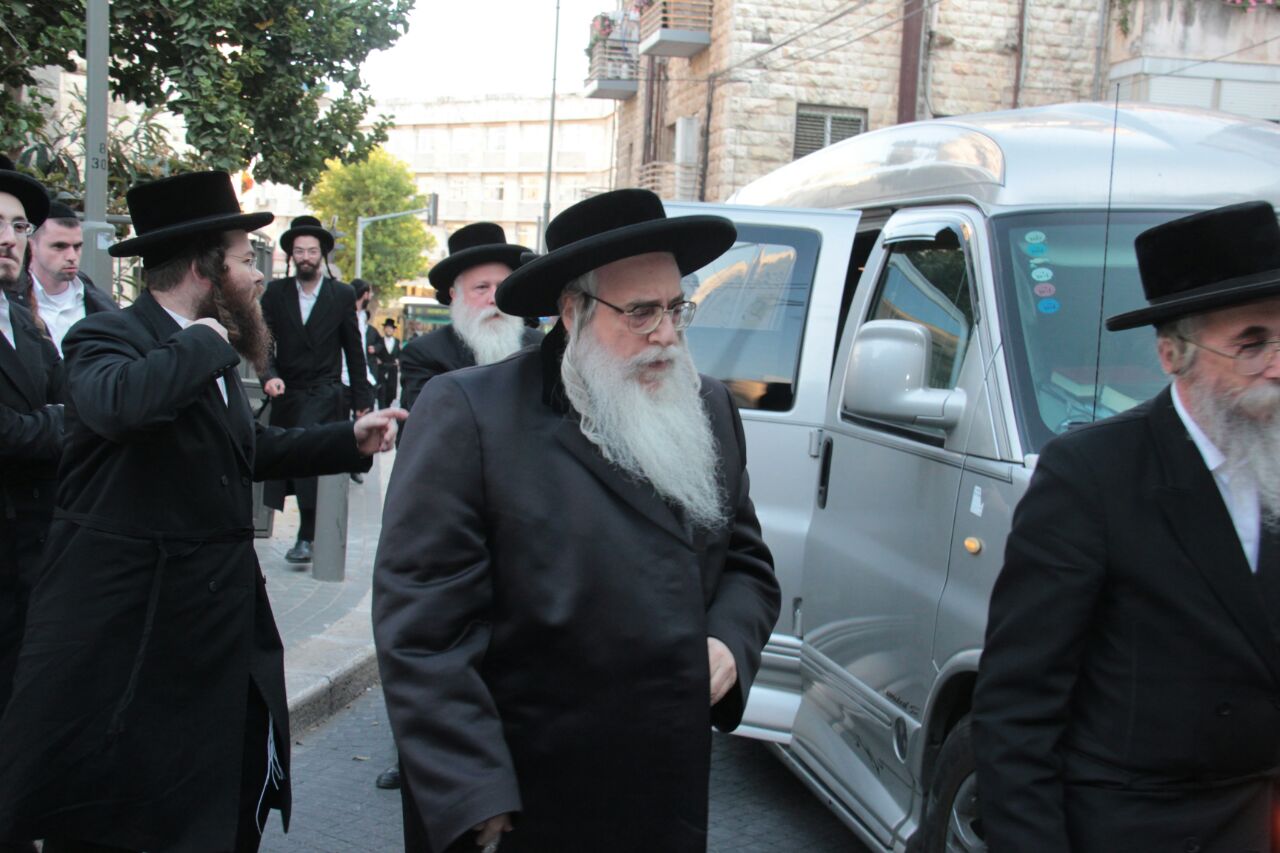 תיעוד: המועצת החסידית מתכנסת