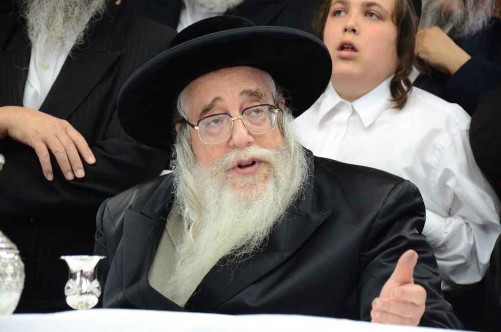 האדמו"ר מצאנז, הורה לאנשי העסקים להחליף את הבחורים