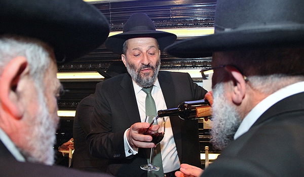 אריה דרעי חוגג