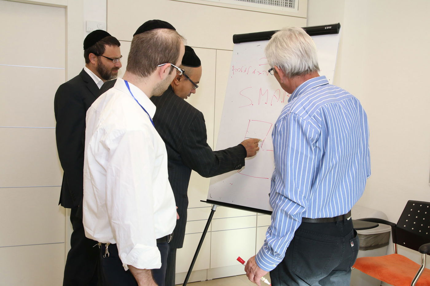 המונים ב'יריד הפרנסה' של 'כיוון' בירושלים