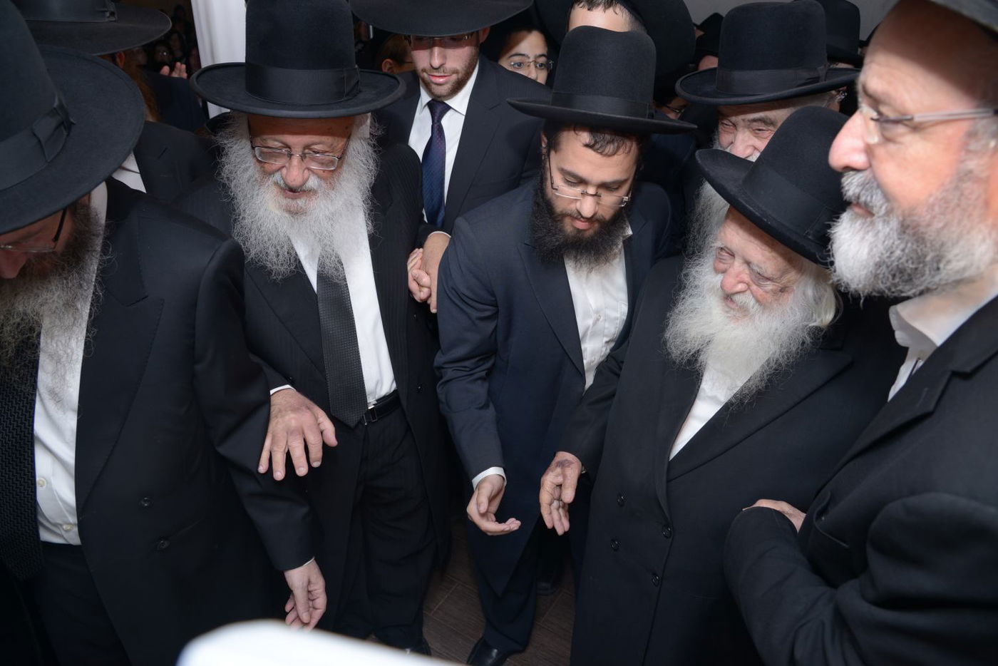 שמחת בית פוניבז' בנישואי נכדי ראשי הישיבה • תיעוד ענק