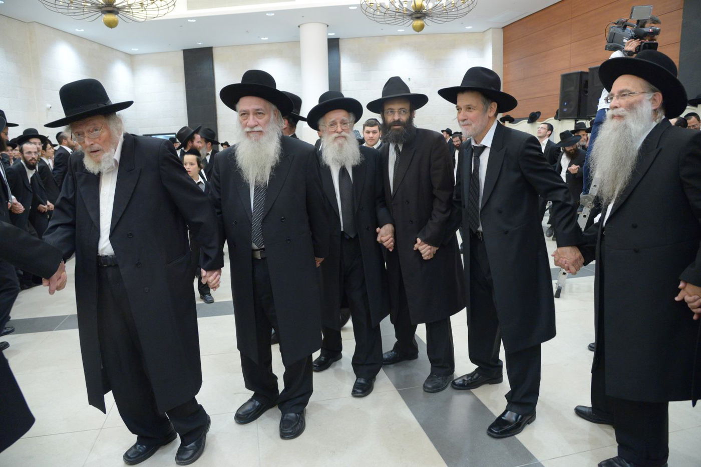 שמחת בית פוניבז' בנישואי נכדי ראשי הישיבה • תיעוד ענק