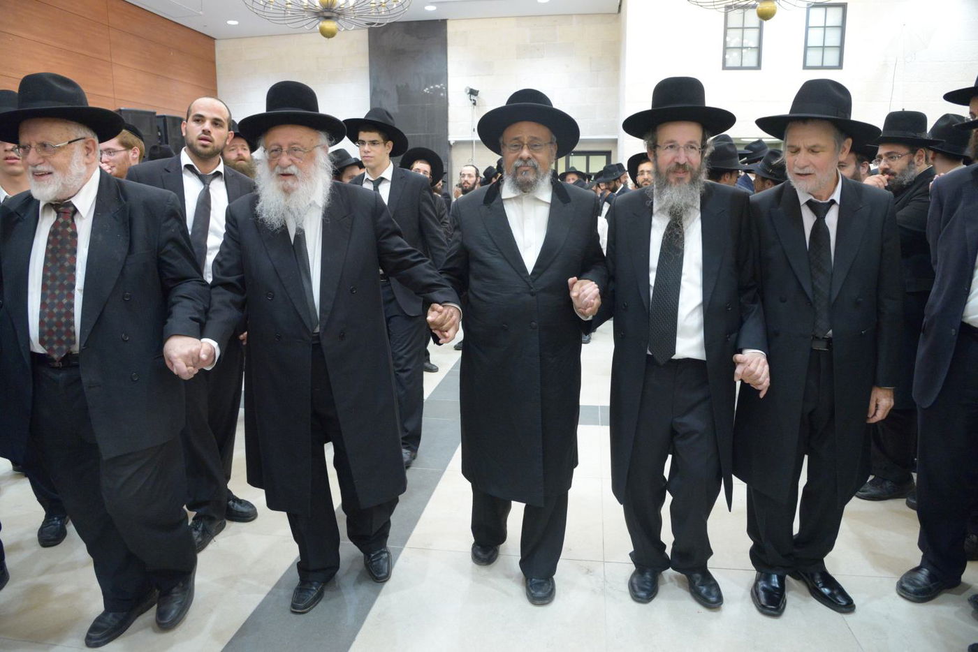 שמחת בית פוניבז' בנישואי נכדי ראשי הישיבה • תיעוד ענק