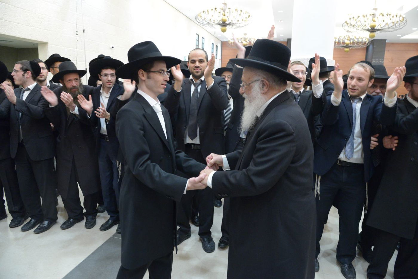 שמחת בית פוניבז' בנישואי נכדי ראשי הישיבה • תיעוד ענק