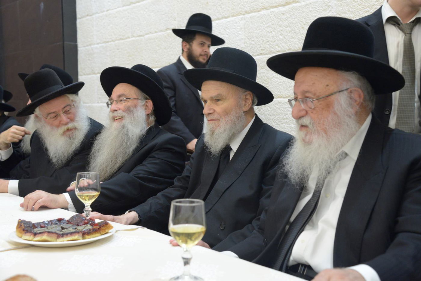 שמחת בית פוניבז' בנישואי נכדי ראשי הישיבה • תיעוד ענק