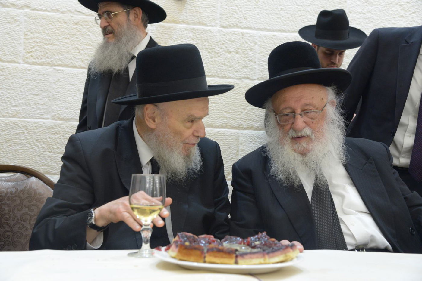 שמחת בית פוניבז' בנישואי נכדי ראשי הישיבה • תיעוד ענק