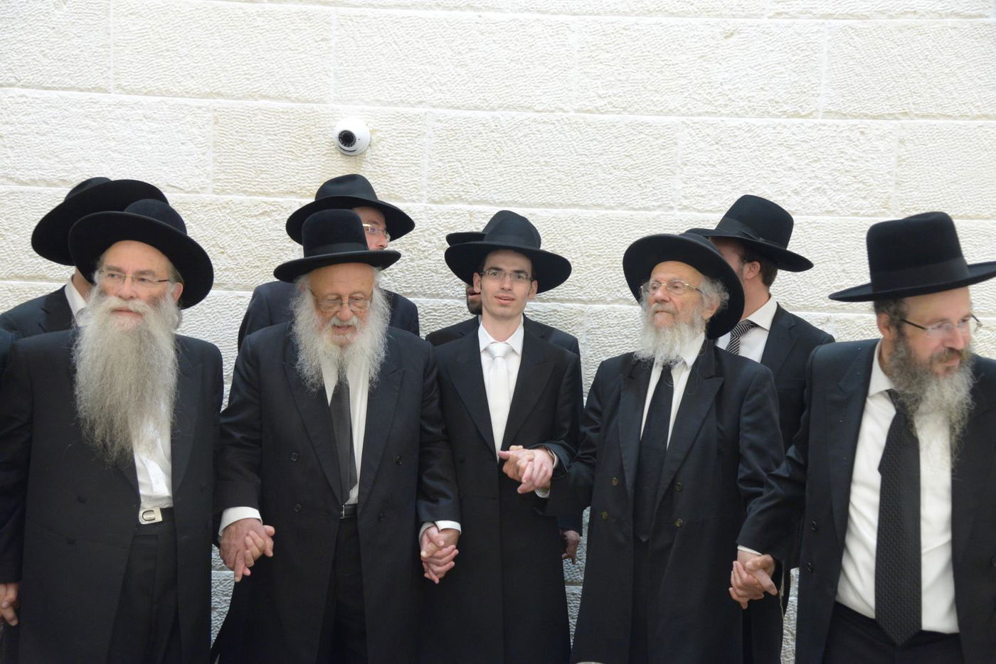 שמחת בית פוניבז' בנישואי נכדי ראשי הישיבה • תיעוד ענק