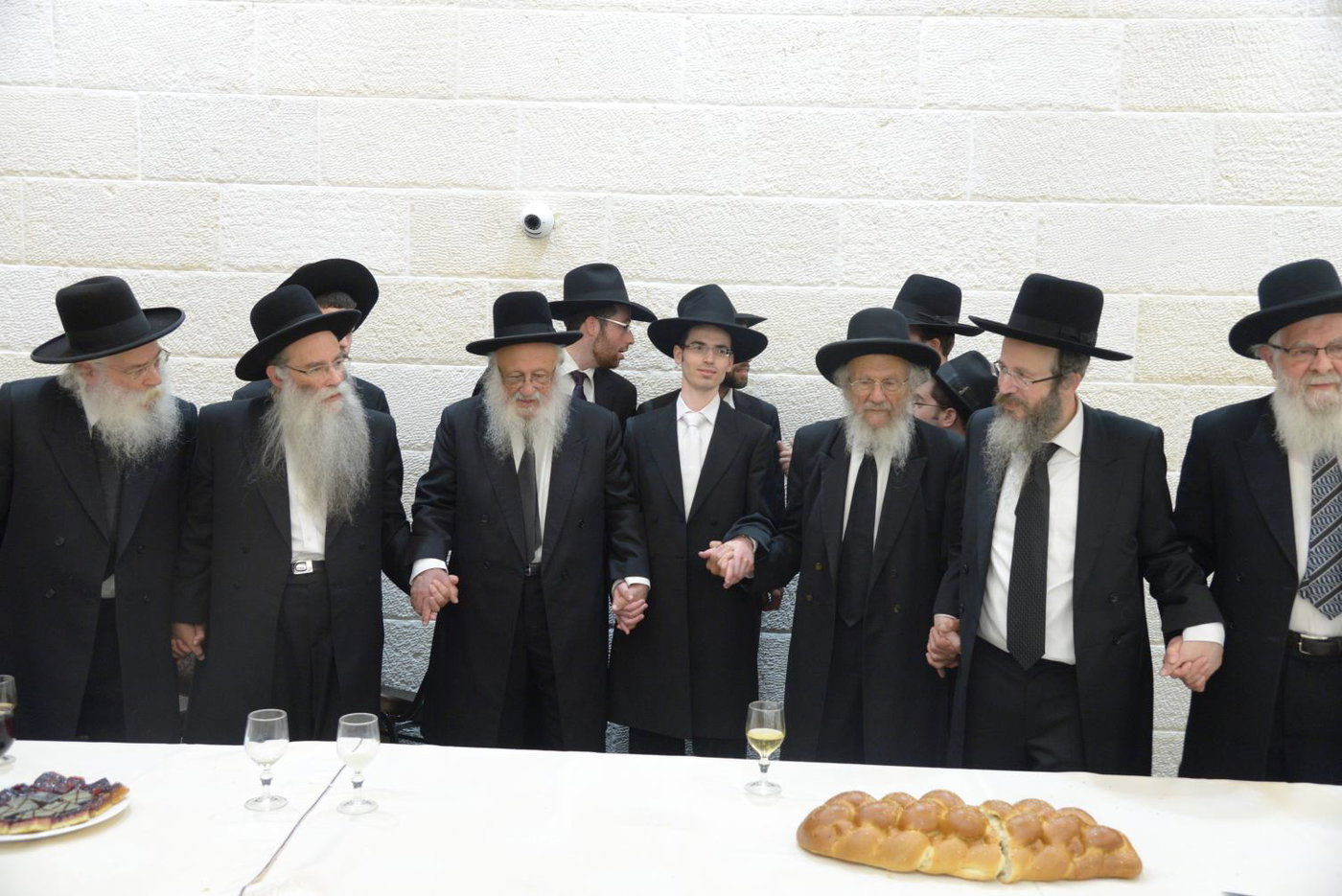 שמחת בית פוניבז' בנישואי נכדי ראשי הישיבה • תיעוד ענק