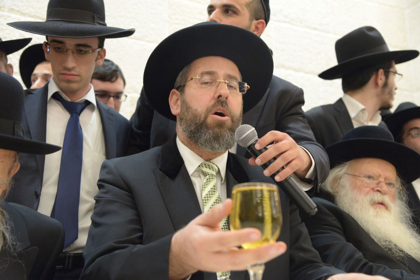 שמחת בית פוניבז' בנישואי נכדי ראשי הישיבה • תיעוד ענק